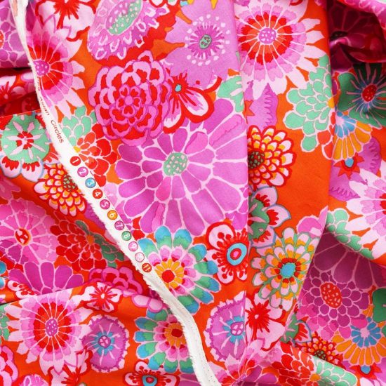 coton imprimé kaffe fassette motif grosses fleurs exotiques orange rouge lilas