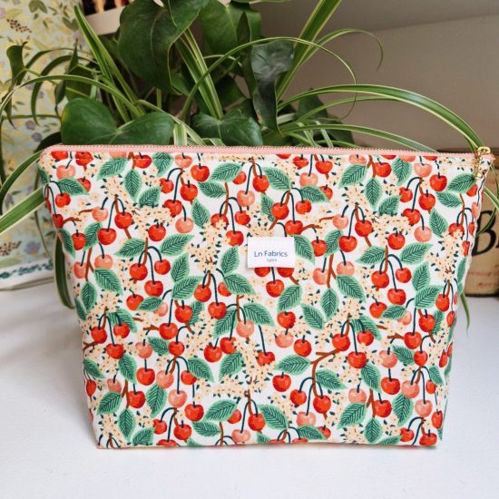 Trousse molletonnée tissu coton imprimé cerises rouges feuilles vertes rifle paper co