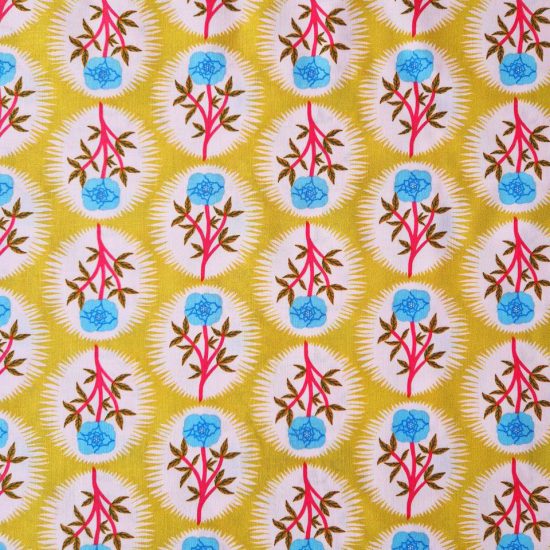 tissu coton free spirit imprimé médaillon de fleurs sur un fond jaune maïs