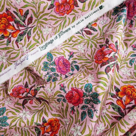 Collection le langage des fleurs avec un tissu motif floral Victorian Rose créé par Odile Bailloeul éditée chez Free Spirit tissu pour la couture créative univers décalé coloré poétique