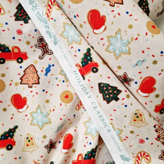 Coton imprimé motifs de noel Rifle Paper Co holidays classics parfait pour les cousettes de l'hiver