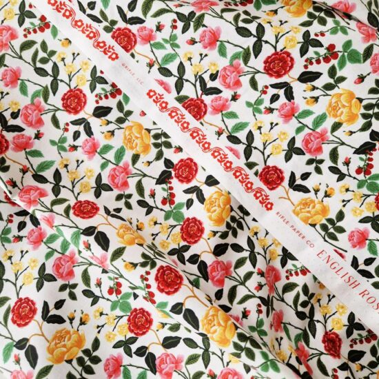 English Rose est une collection de coton imprimés Rifle Paper Co frais léger lumineux le printemps par excellence parfait pour la couture créative l eprintemps par excellence