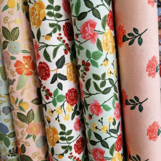 Cotons imprimés rifle paper co motif floral frais lumineux de qualité, original, idéal pour la couture créative